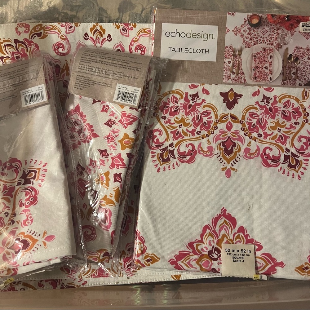 Colorful tablecloth with 8 cloth napkins and four placemats